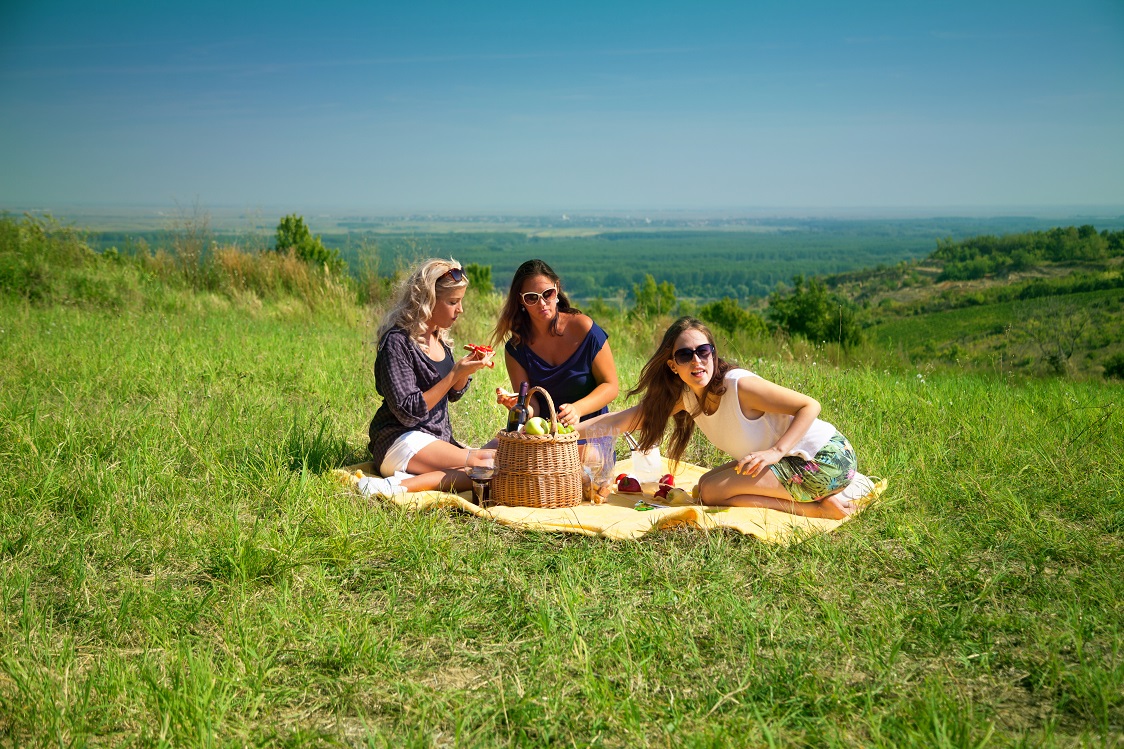 shutterstock_347296028 degustation de vins bourgogne sur la route des vins
